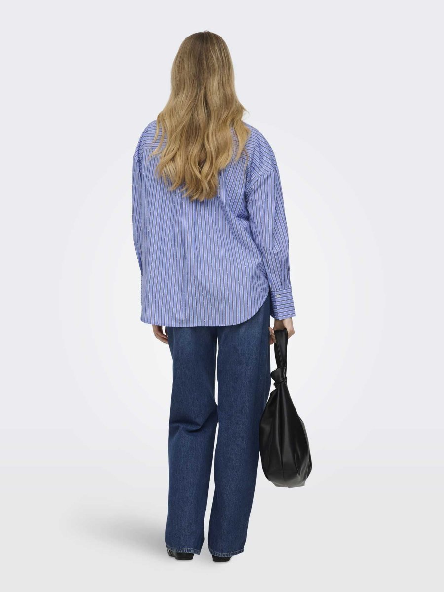 Camicia oversize Only Onloregon Alva in denim blu con strass - immagine 4