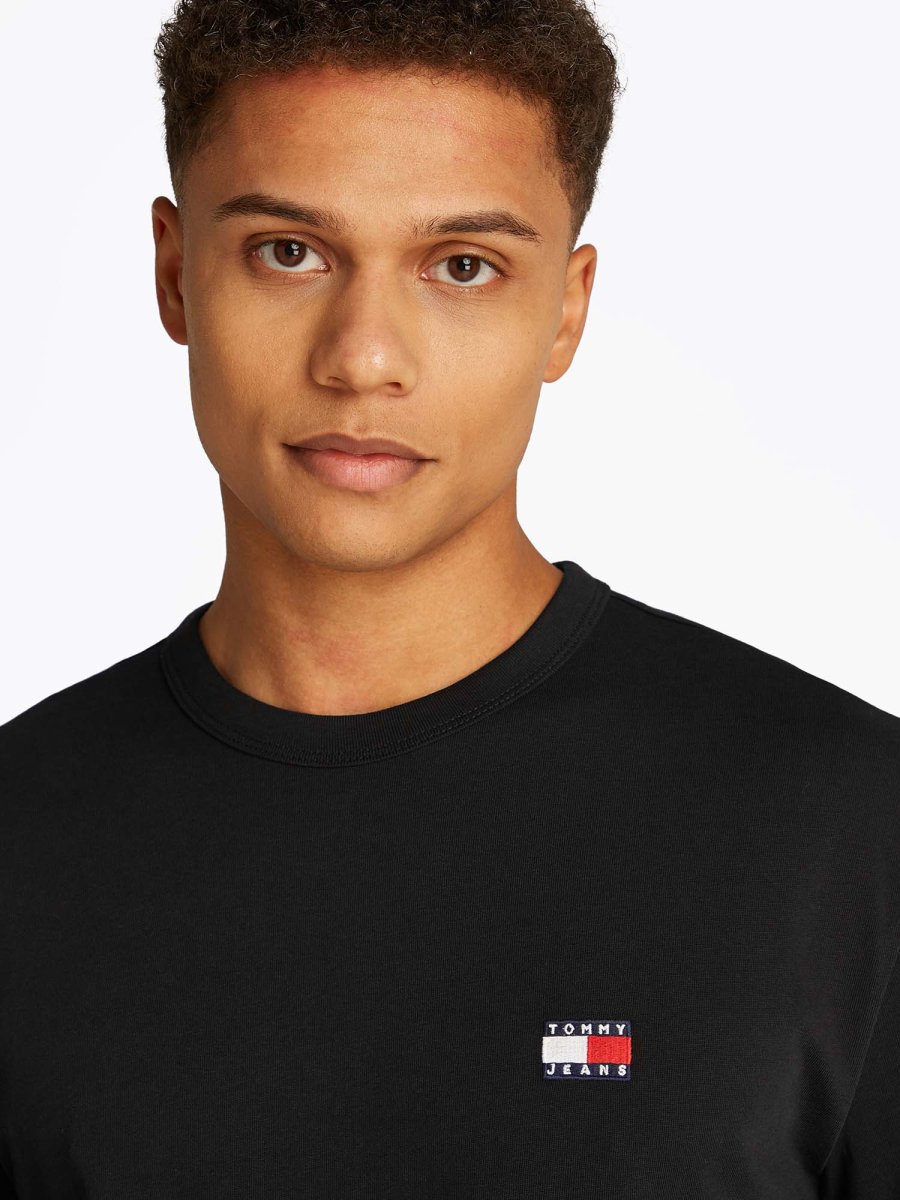 T-SHIRT BADGE TOMMY JEANS UOMO NERO - immagine 5
