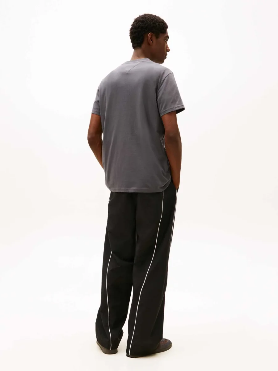 T-SHIRT GIROCOLLO GRIGIA TOMMY JEANS CON LOGO LINEARE DA UOMO - immagine 4