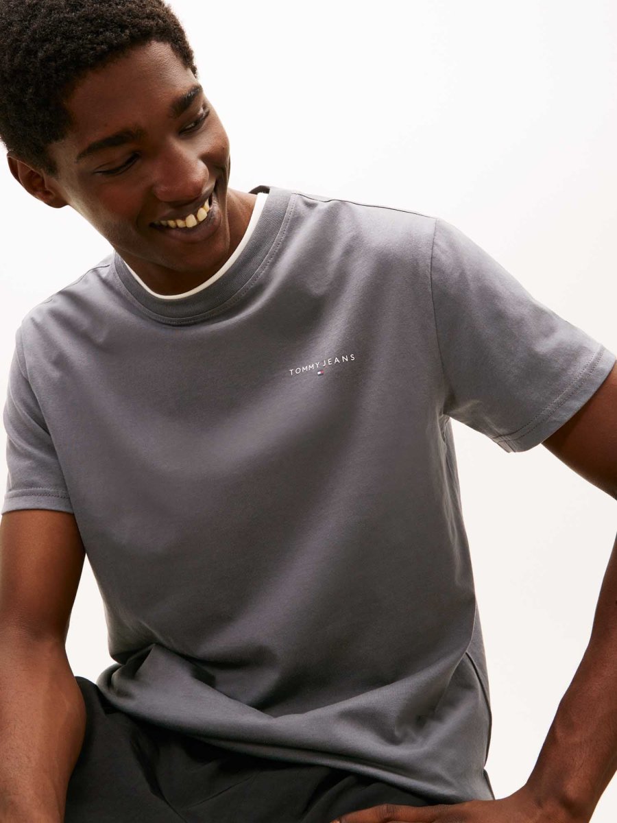 T-SHIRT GIROCOLLO GRIGIA TOMMY JEANS CON LOGO LINEARE DA UOMO - immagine 5