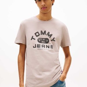 T-SHIRT BEIGE TOMMY JEANS CON GRAFICA LOGATA DA UOMO