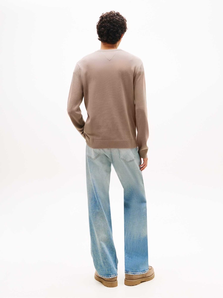 PULLOVER GIROCOLLO BEIGE TOMMY JEANS SLIM FIT DA UOMO - immagine 4