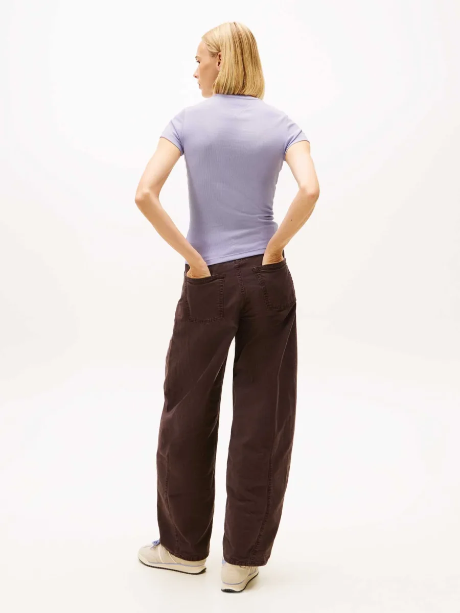 T-SHIRT LILLA TOMMY JEANS A COSTINE ESSENTIALS LOGO DA DONNA - immagine 4