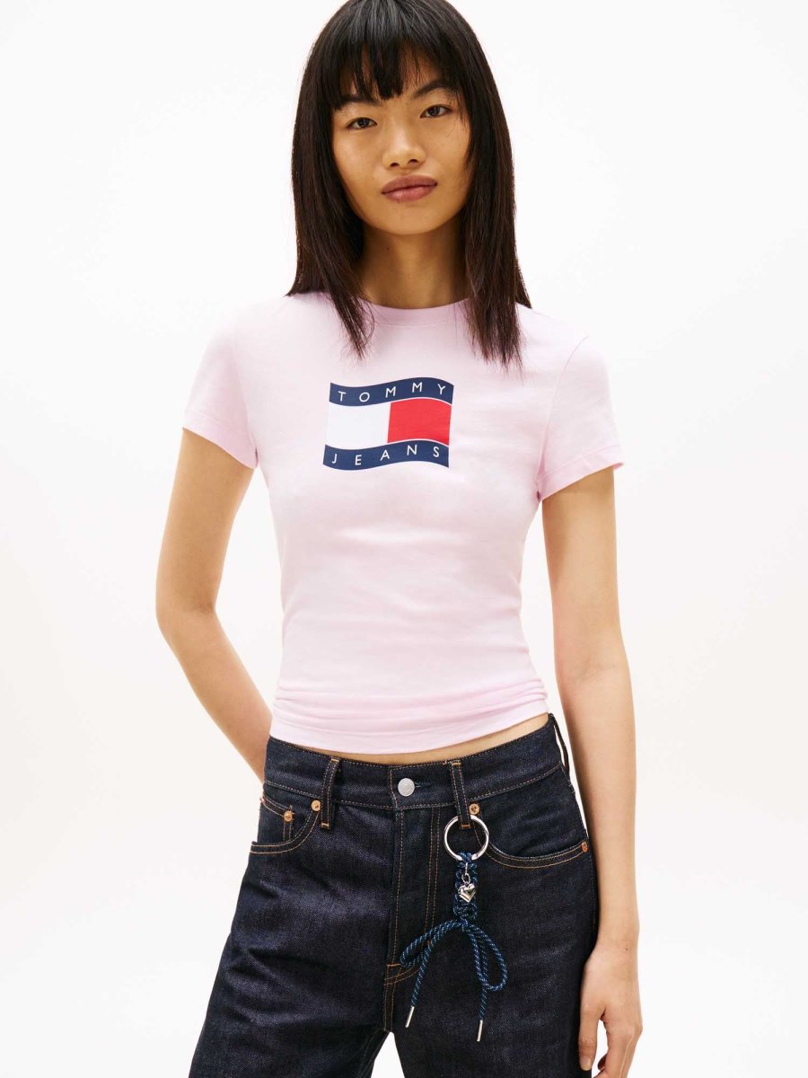 T-SHIRT ROSA TOMMY JEANS CON STEMMA BANDIERA DA DONNA - immagine 2