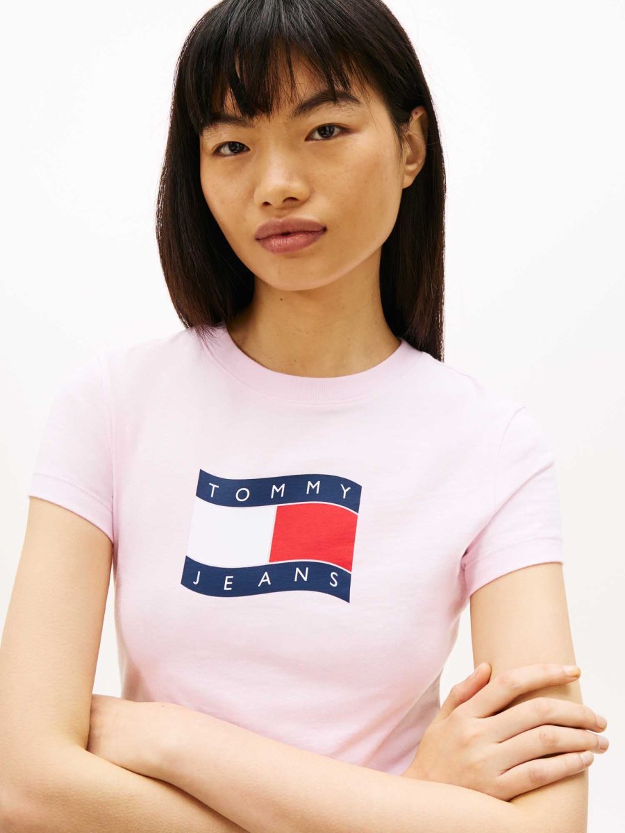 T-SHIRT ROSA TOMMY JEANS CON STEMMA BANDIERA DA DONNA - immagine 5