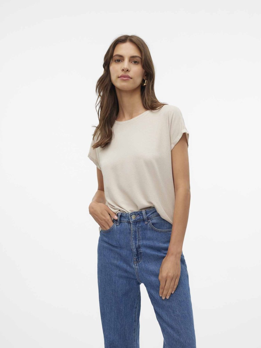 T-shirt Vero Moda Vmlava con lurex oro e vestibilità loose unisex - immagine 2