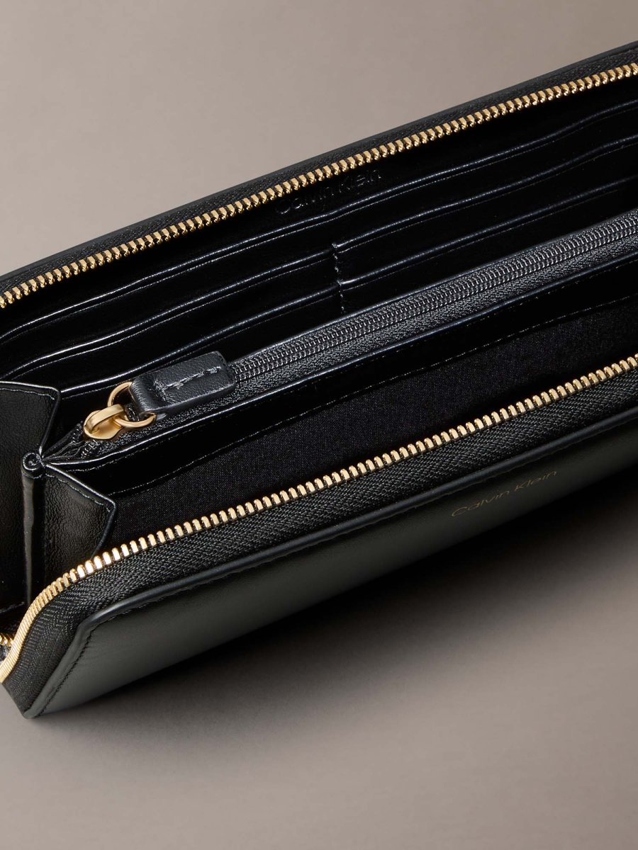 PORTAFOGLI NERO CALVIN KLEIN LARGE ZIP AROUND DONNA - immagine 4