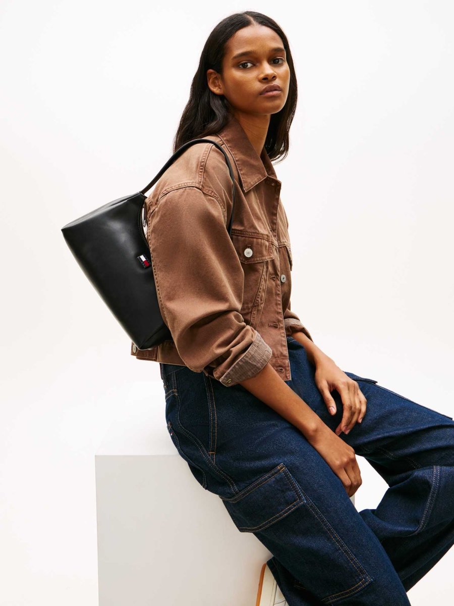 BORSA NERA TOMMY JEANS CON CHARM DA DONNA - immagine 3