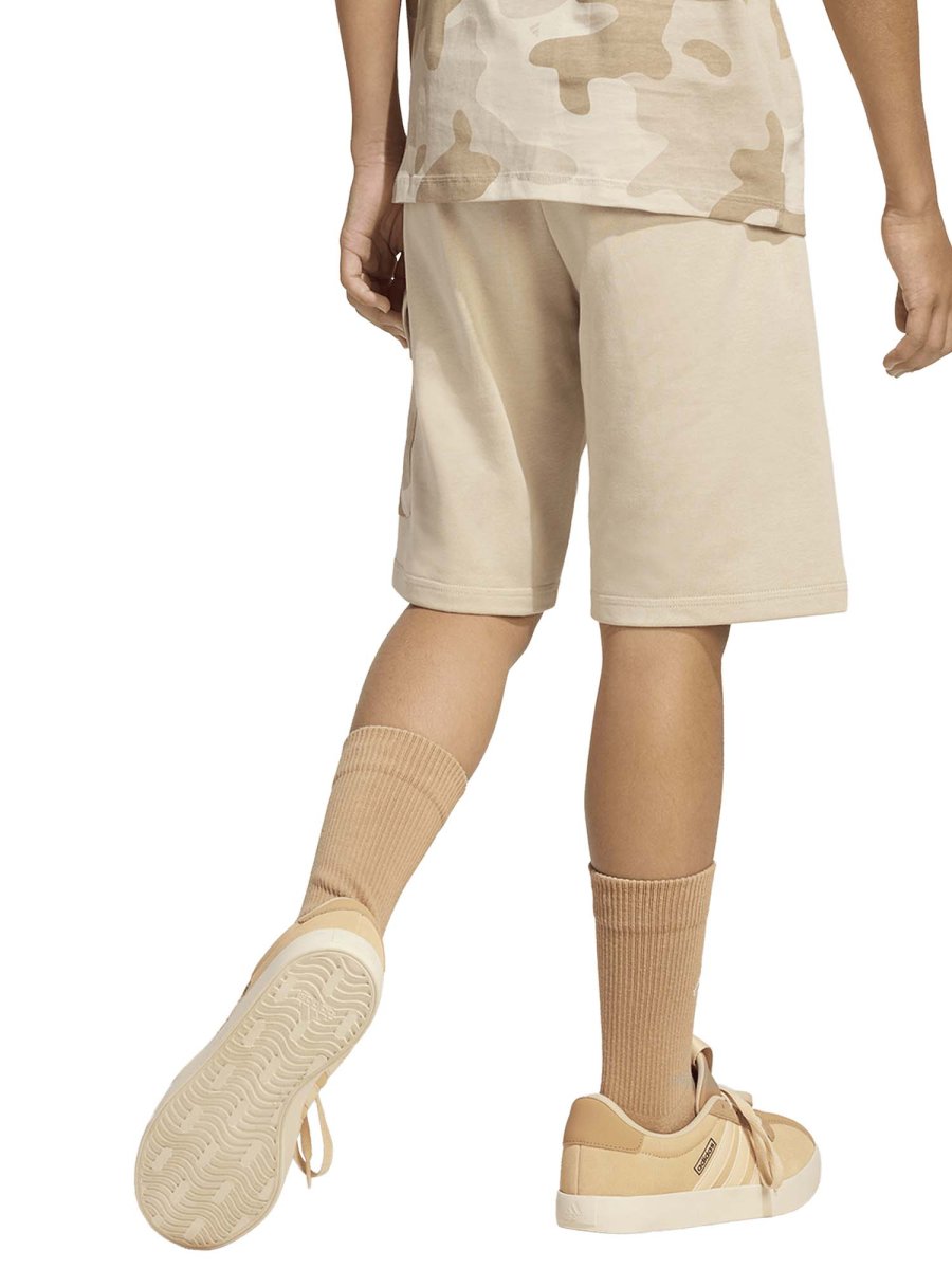 SHORT BEIGE ADIDAS CON TASCA CARGO JUNIOR UNISEX - immagine 4