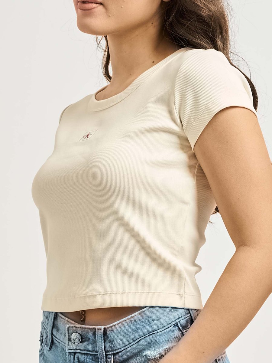 T-SHIRT BEIGE CALVIN KLEIN JEANS CROP A COSTINE DONNA - immagine 3