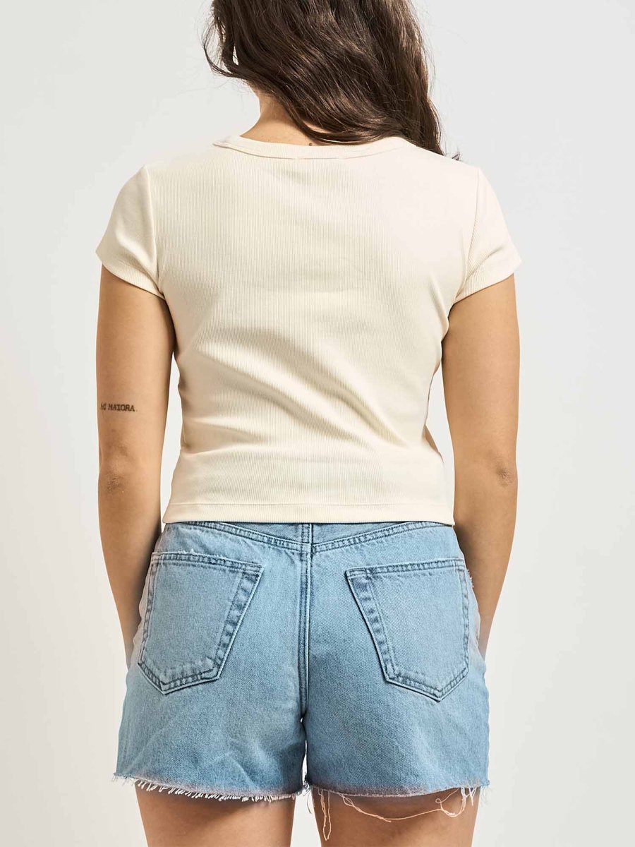 T-SHIRT BEIGE CALVIN KLEIN JEANS CROP A COSTINE DONNA - immagine 4