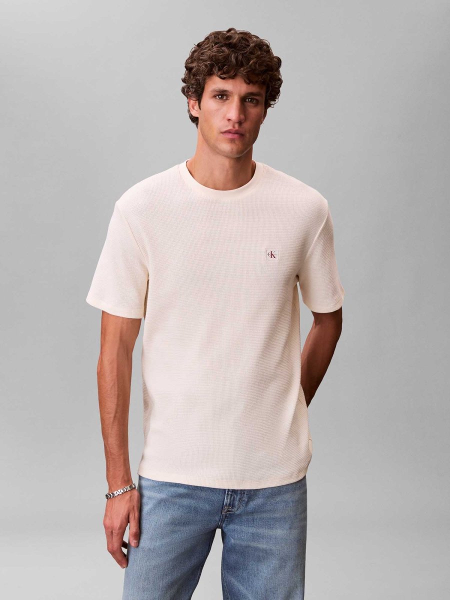 T-SHIRT PANNA CALVIN KLEIN JEANS WAFFLE BADGE DA UOMO