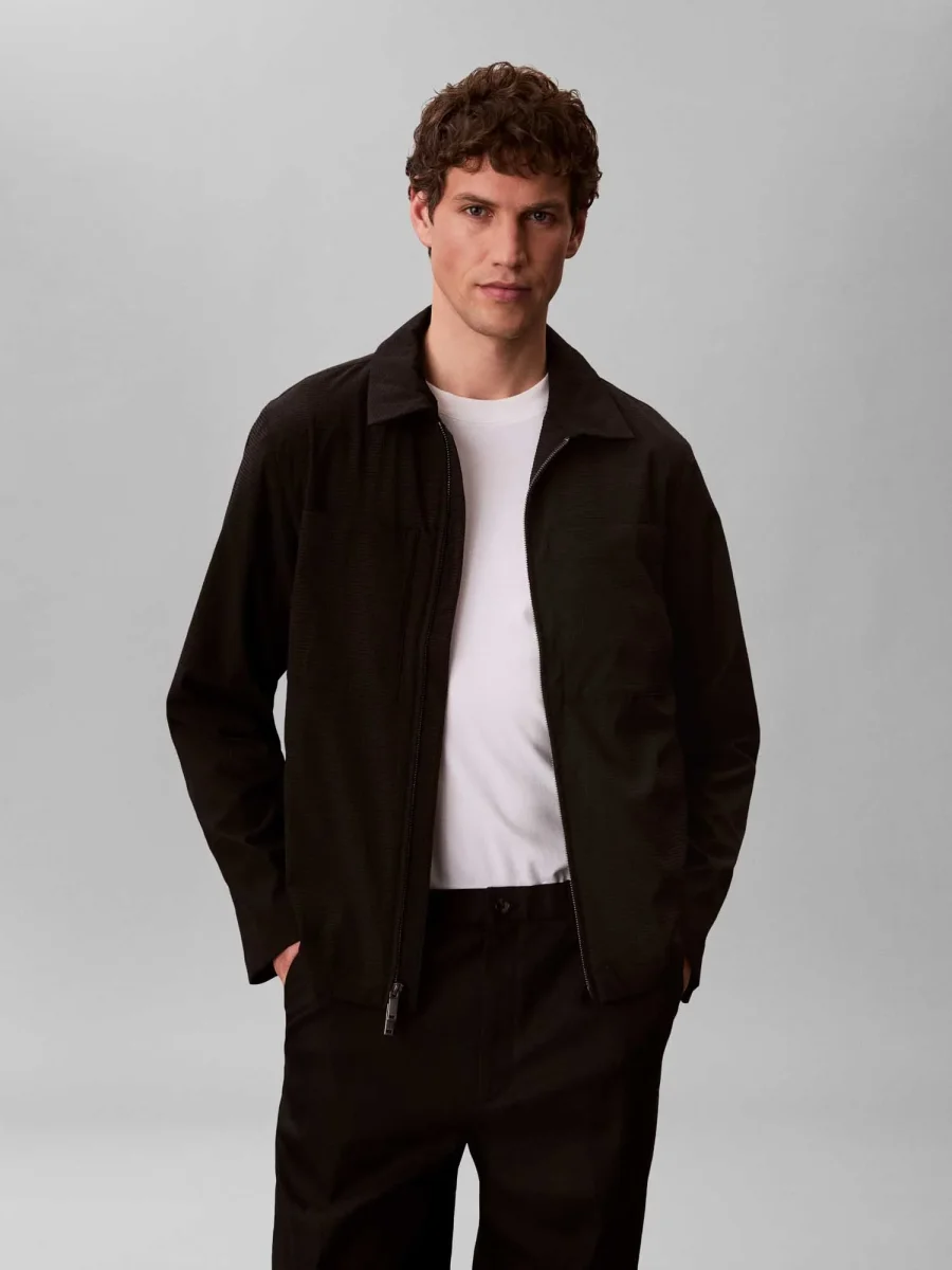 GIUBBINO NERO CALVIN KLEIN BLOUSON IN SEERSUCKER DA UOMO - immagine 2