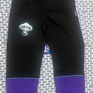 pantatuta uomo mushroom