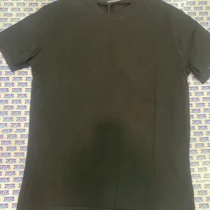 TSHIRT BASIC LOGO RETRO MFN