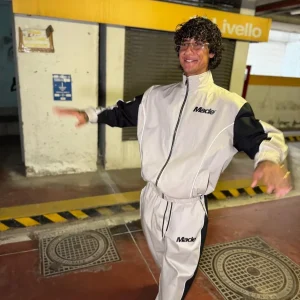 TUTA COMPLETA
MADE FROM NOTHING