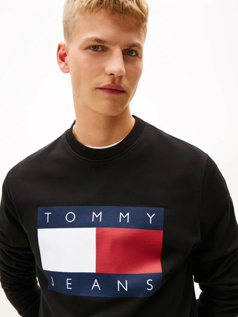 FELPA NERA TOMMY JEANS CON CAPPUCCIO E MAXI LOGO DA UOMO - immagine 5