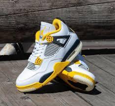 NIKE AIR JORDAN 4 RETRO 
AQ9129/101