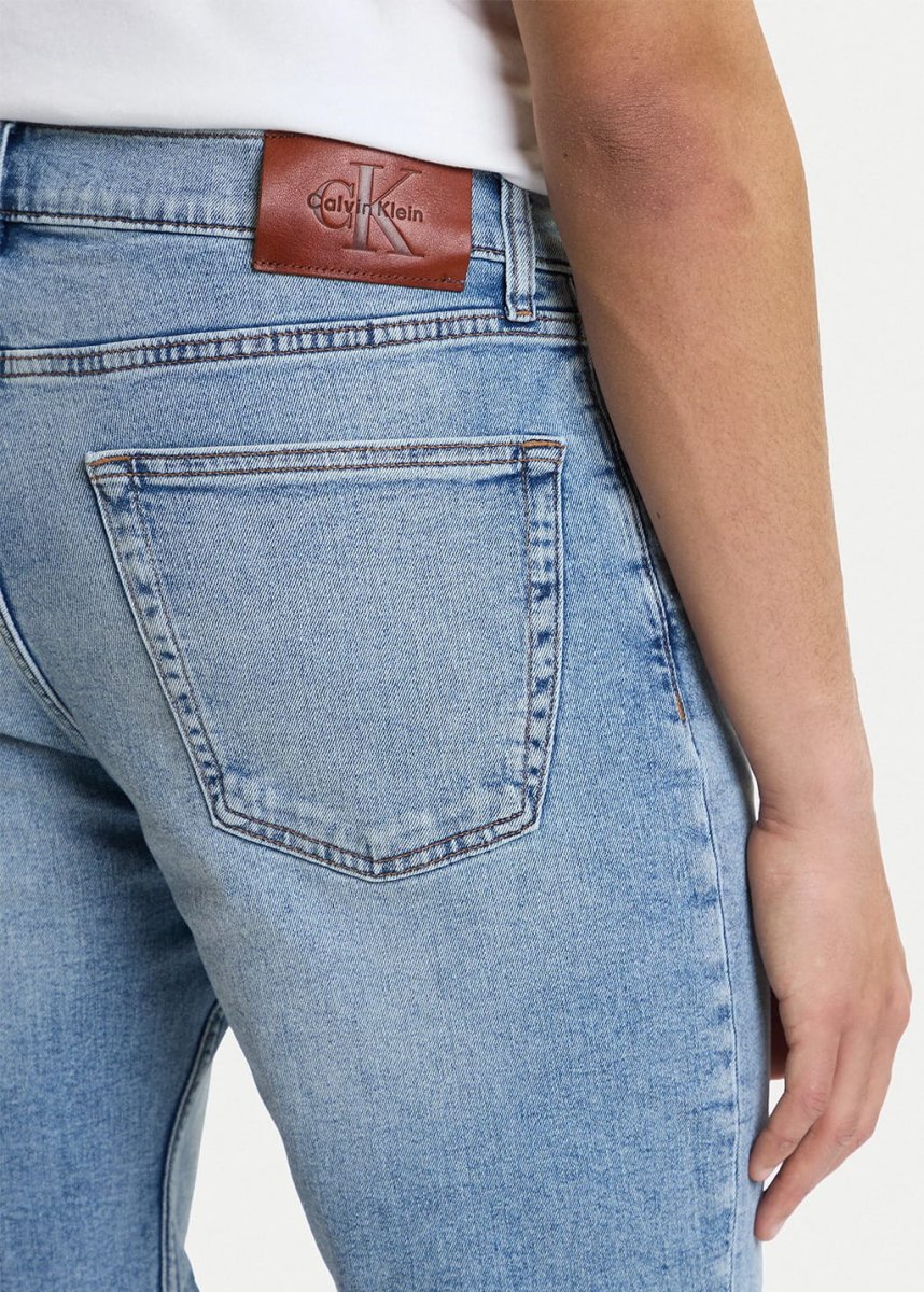 BERMUDA IN DENIM CHIARO CALVIN KLEIN SLIM FIT DA UOMO - immagine 4
